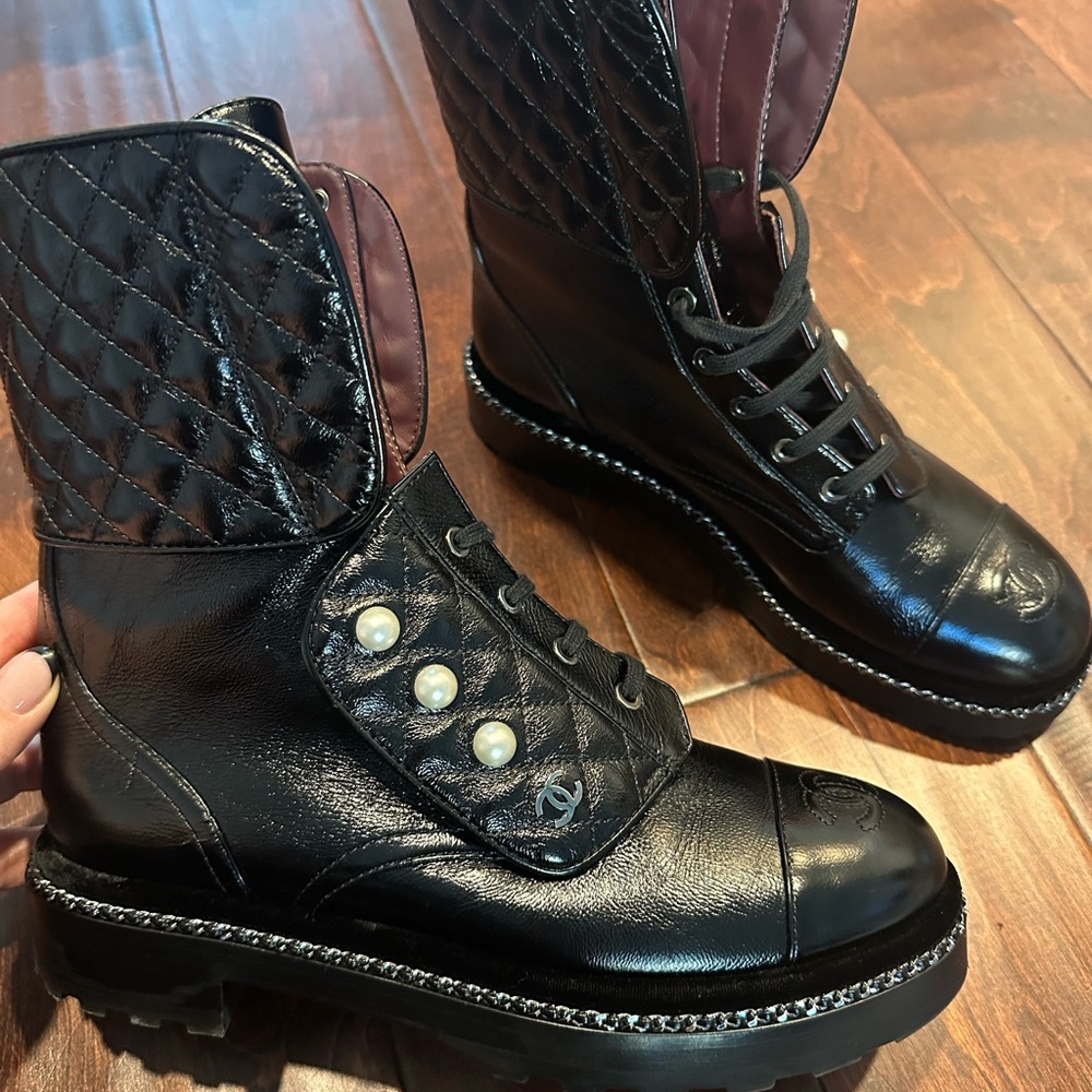 CHANEL Black Leather Boots w/ faux pearls - Picture 2 of 10